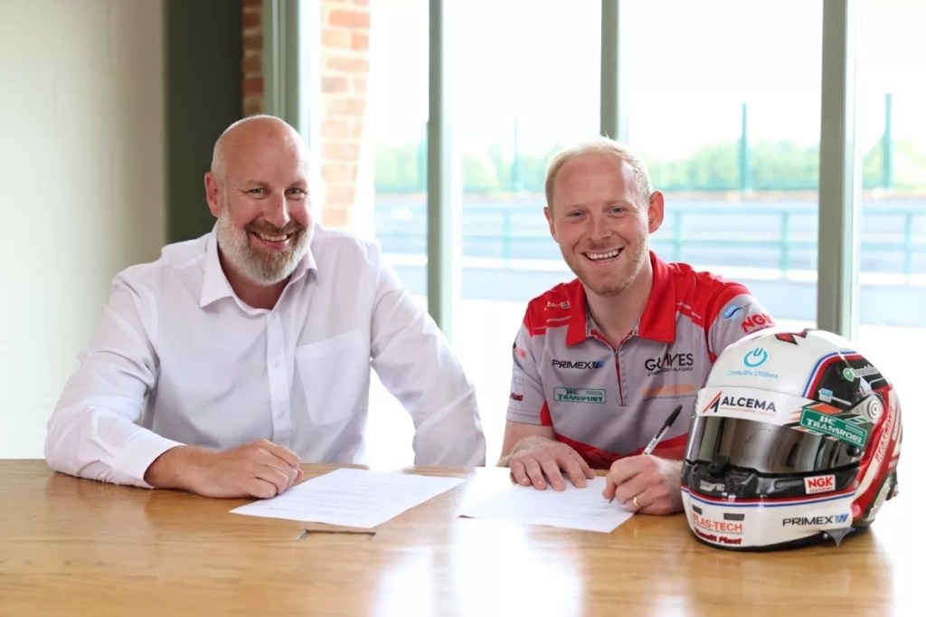 Max Coates Secures New Partnership Ahead of Porsche Carrera Cup GB Season